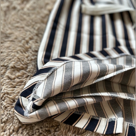 Ann Taylor Pinstripe Flounce Skirt 0 - Picture 14 of 15